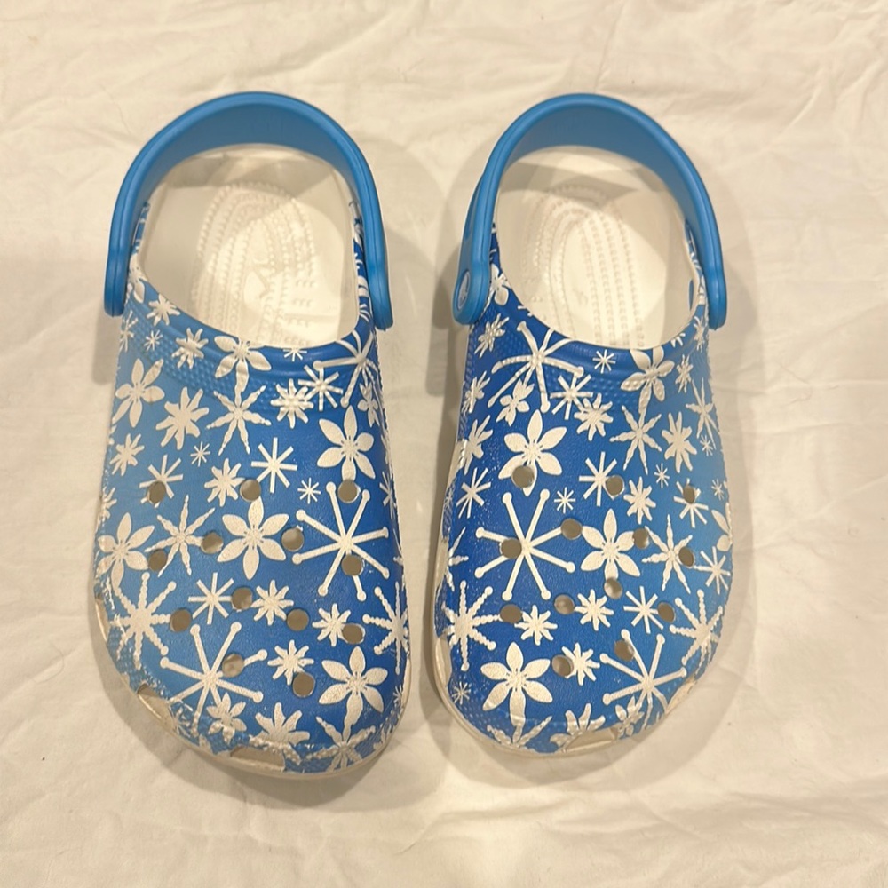 Crocs Unisex-Adult Classic Snowflake Clog
